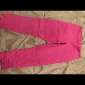 Lululemon size 4 Wunder Under crop EUC